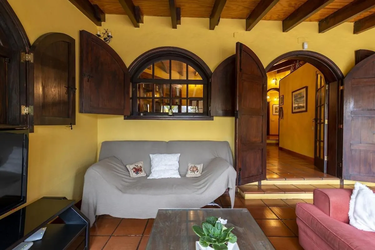 Villa con piscina privada gran jardín, barbacoa y parking Gáldar España